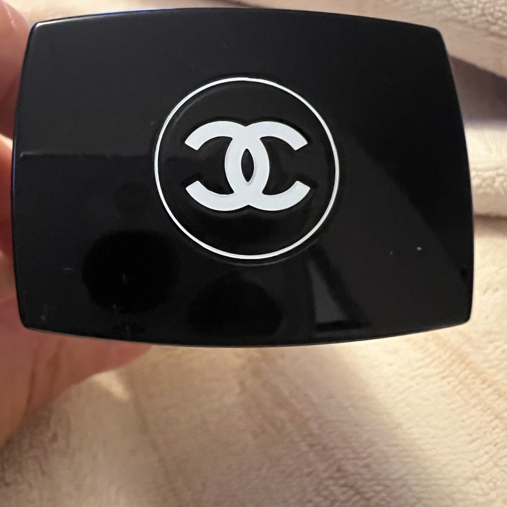 Chanel Liquid Foundation Perfection Lumiere